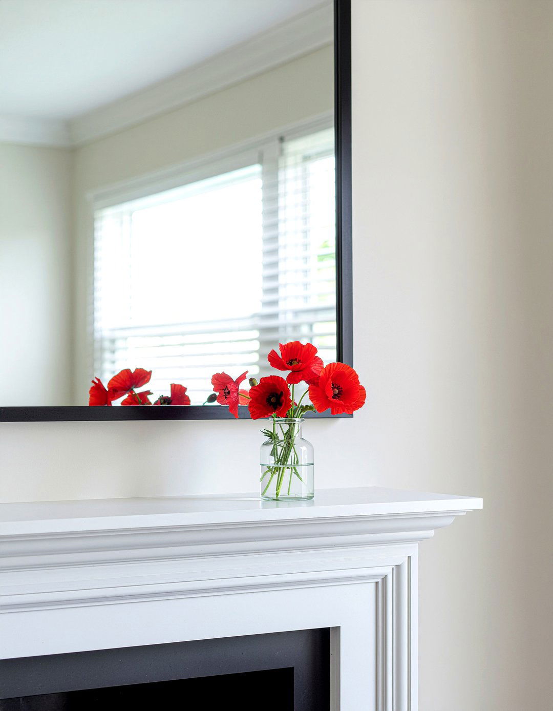 Poppy floral accent - 30 living room flower arrangements