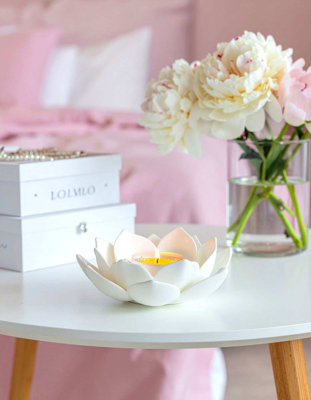 30 Stylish Bedroom Candle Holders for a Relaxing Atmosphere