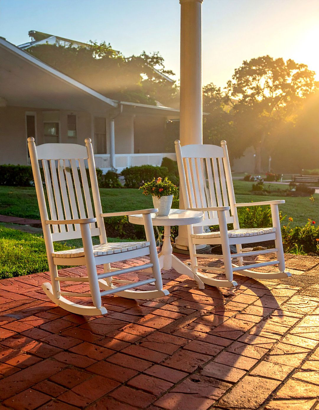 Porch rocking chairs - 30 front porch decor ideas