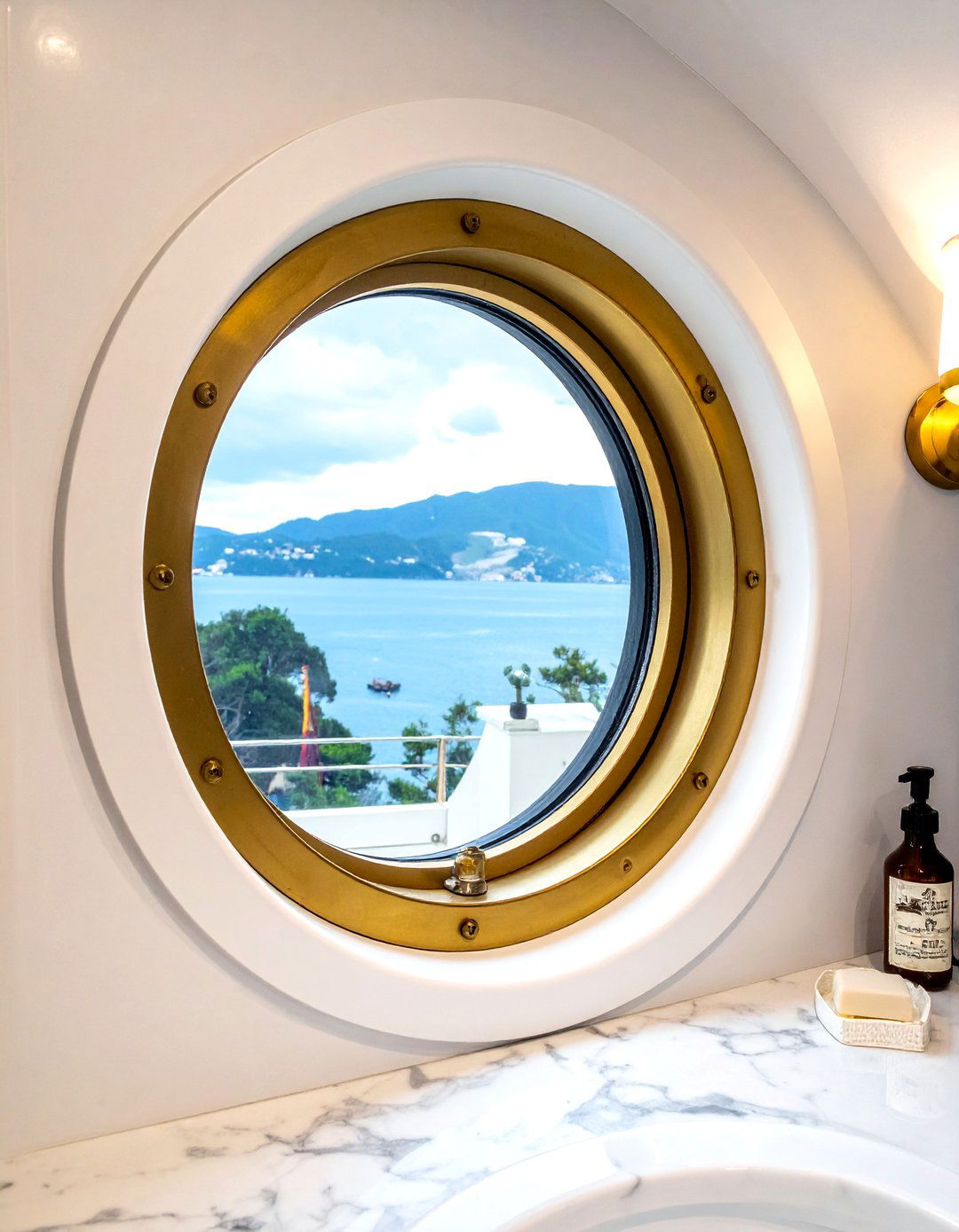 Porthole Bathroom Window - 30 bathroom window statement ideas