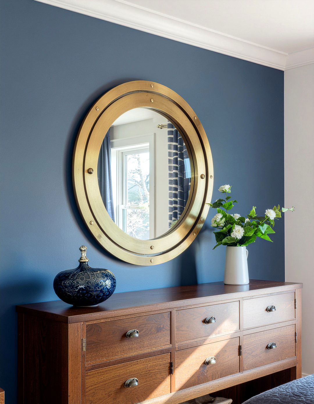 Porthole Mirror - 30 pirate bedroom ideas