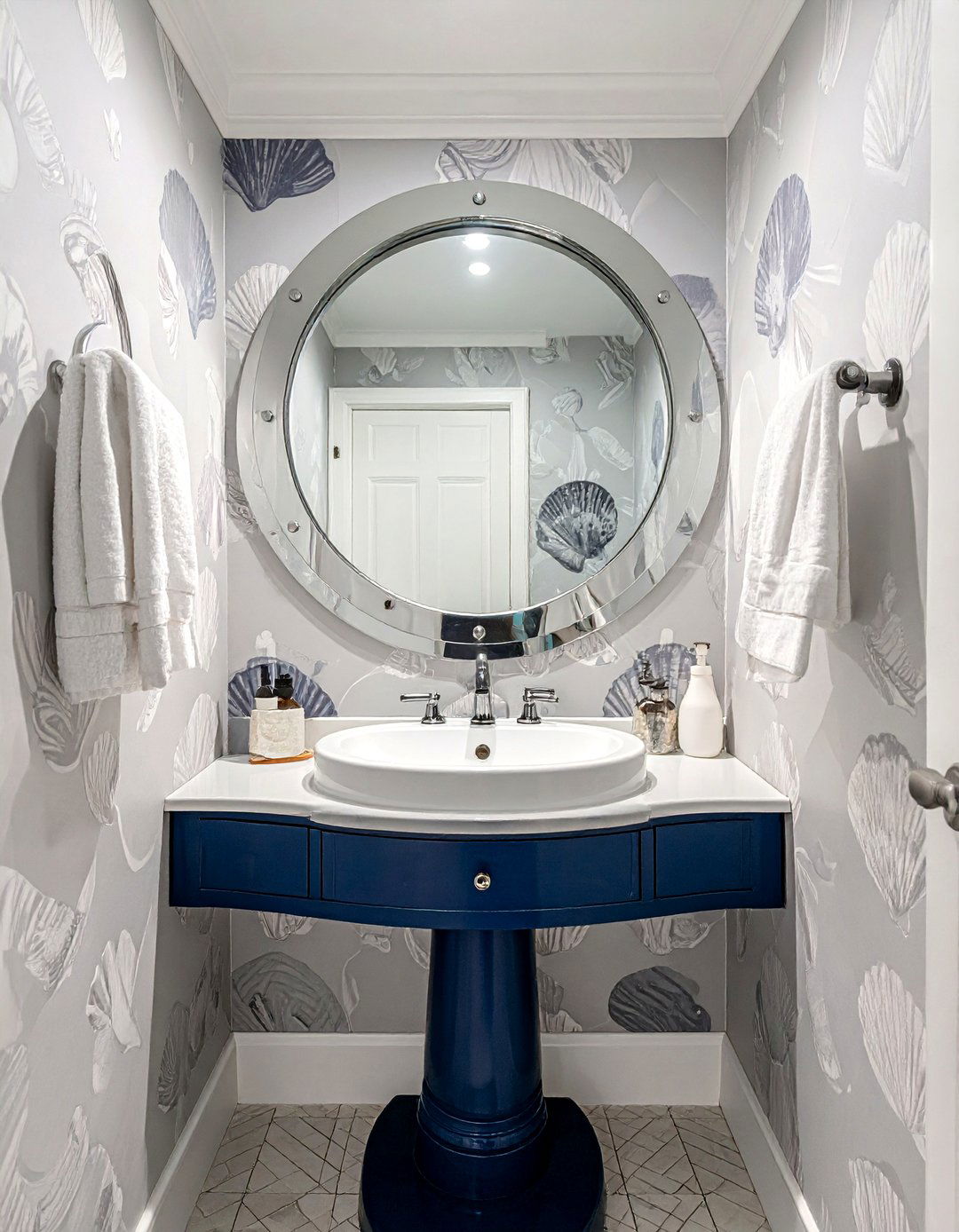 Porthole style mirror - 30 coastal bathroom ideas