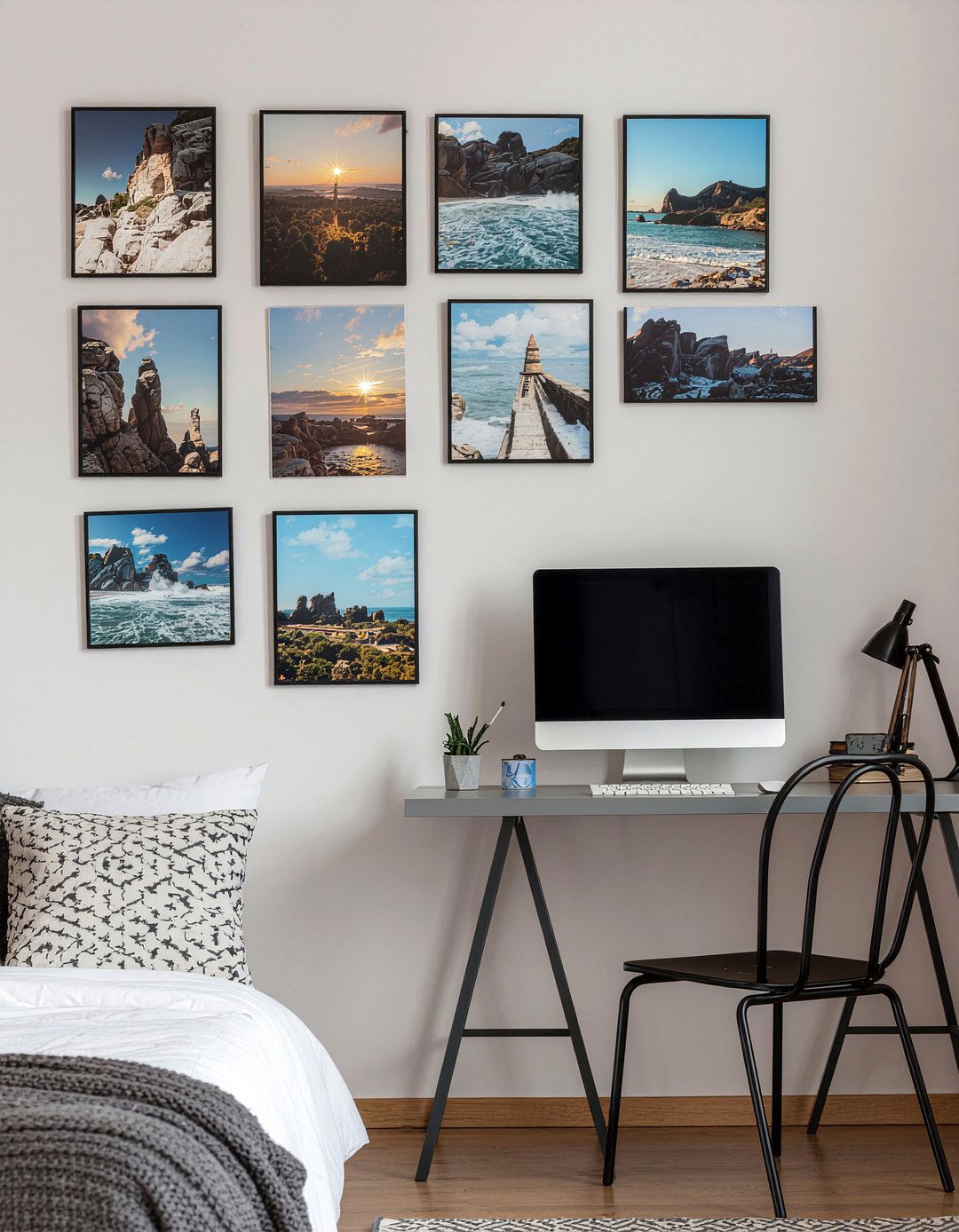 Postcard gallery wall - 30 travel themed bedroom ideas