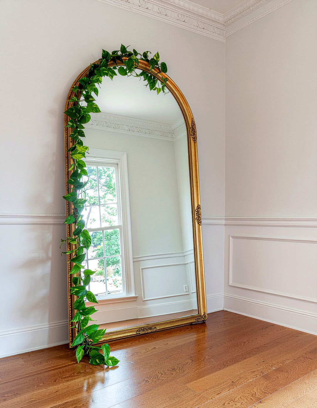 Pothos Draped Over Mirror - 30 living room pothos ideas
