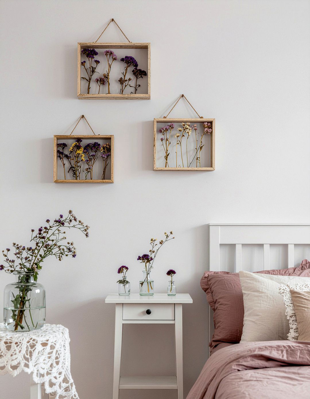 Pressed flower frames - 30 DIY bedroom decor ideas