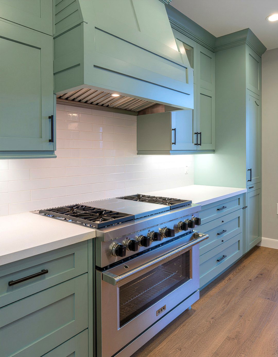 30 Professional Range Kitchen Ideas for Home Chefs