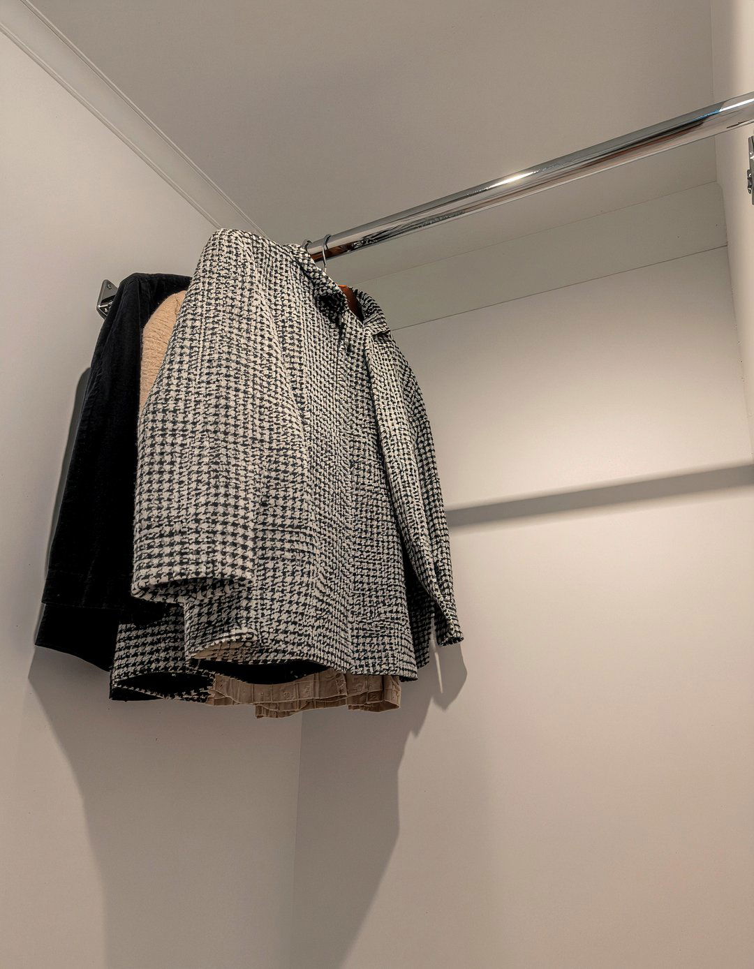 Pull Down Closet Organizer - 30 multigenerational bedroom ideas