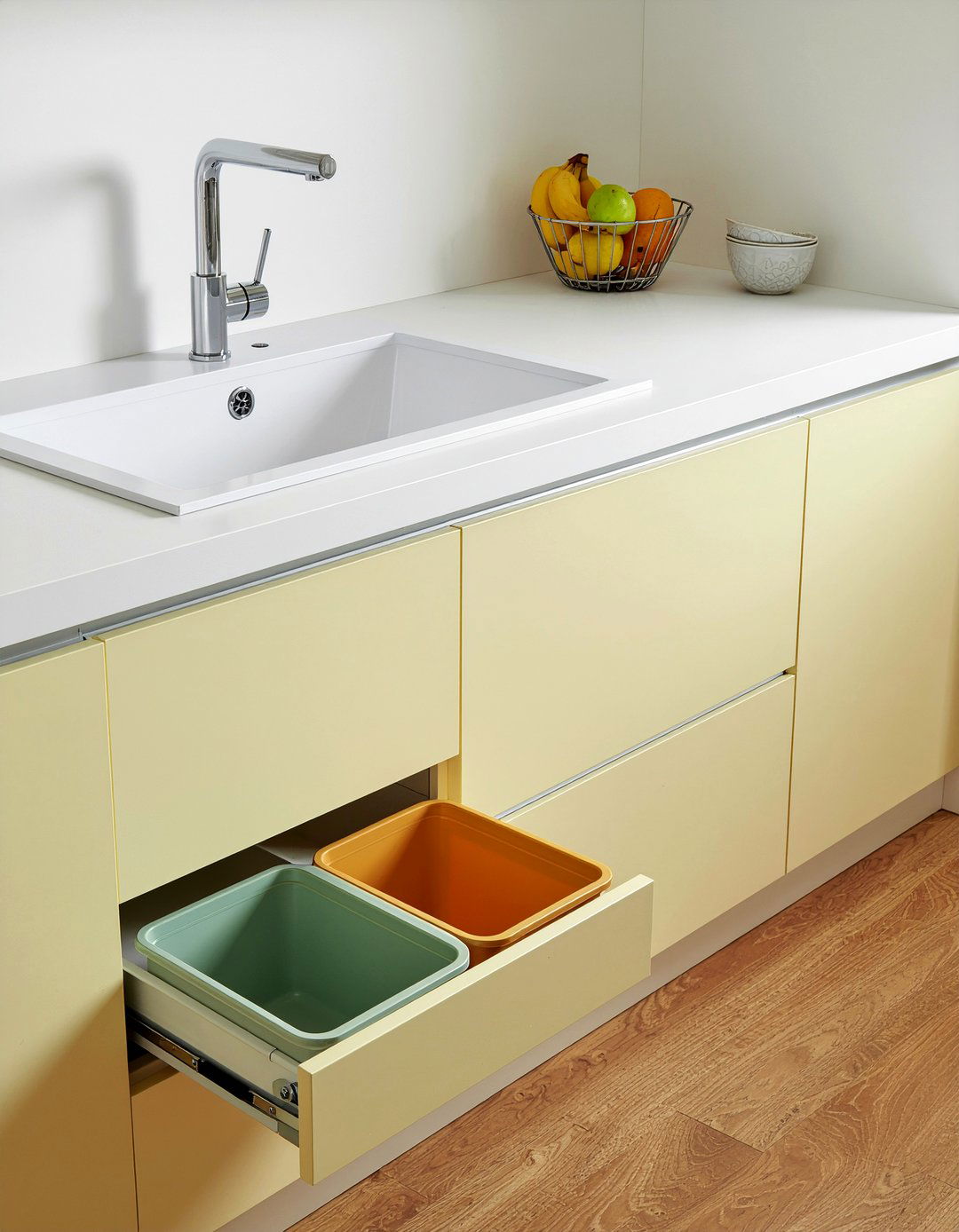 Pull Out Trash Bin - 30 chef kitchen ideas