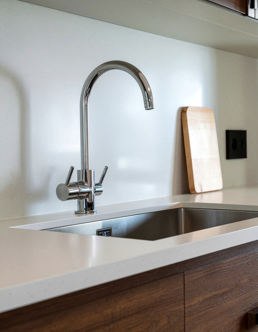 Pull out chrome kitchen faucet - 30 chrome kitchen faucet ideas