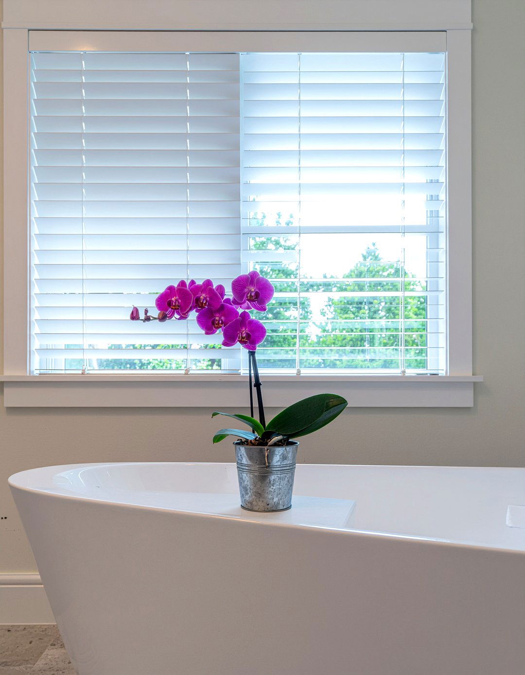 Purple orchid bathtub ledge - 30 bathroom orchid ideas