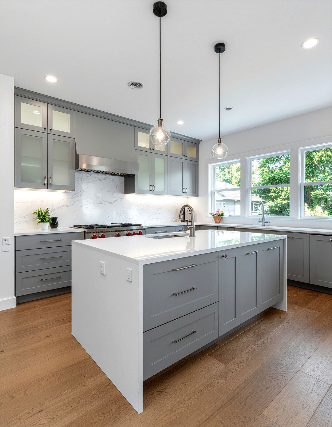 Quartz Backsplash Kitchen - 30 parade of homes kitchen ideas