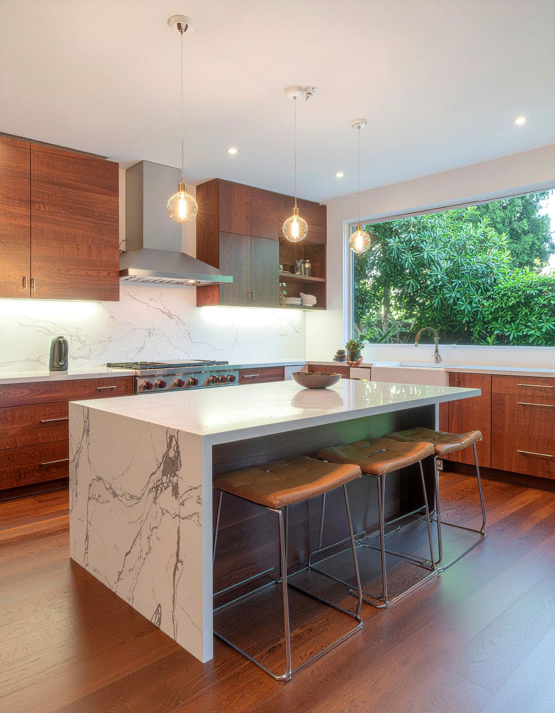 Quartz and walnut kitchen - 30 mixed material kitchen ideas