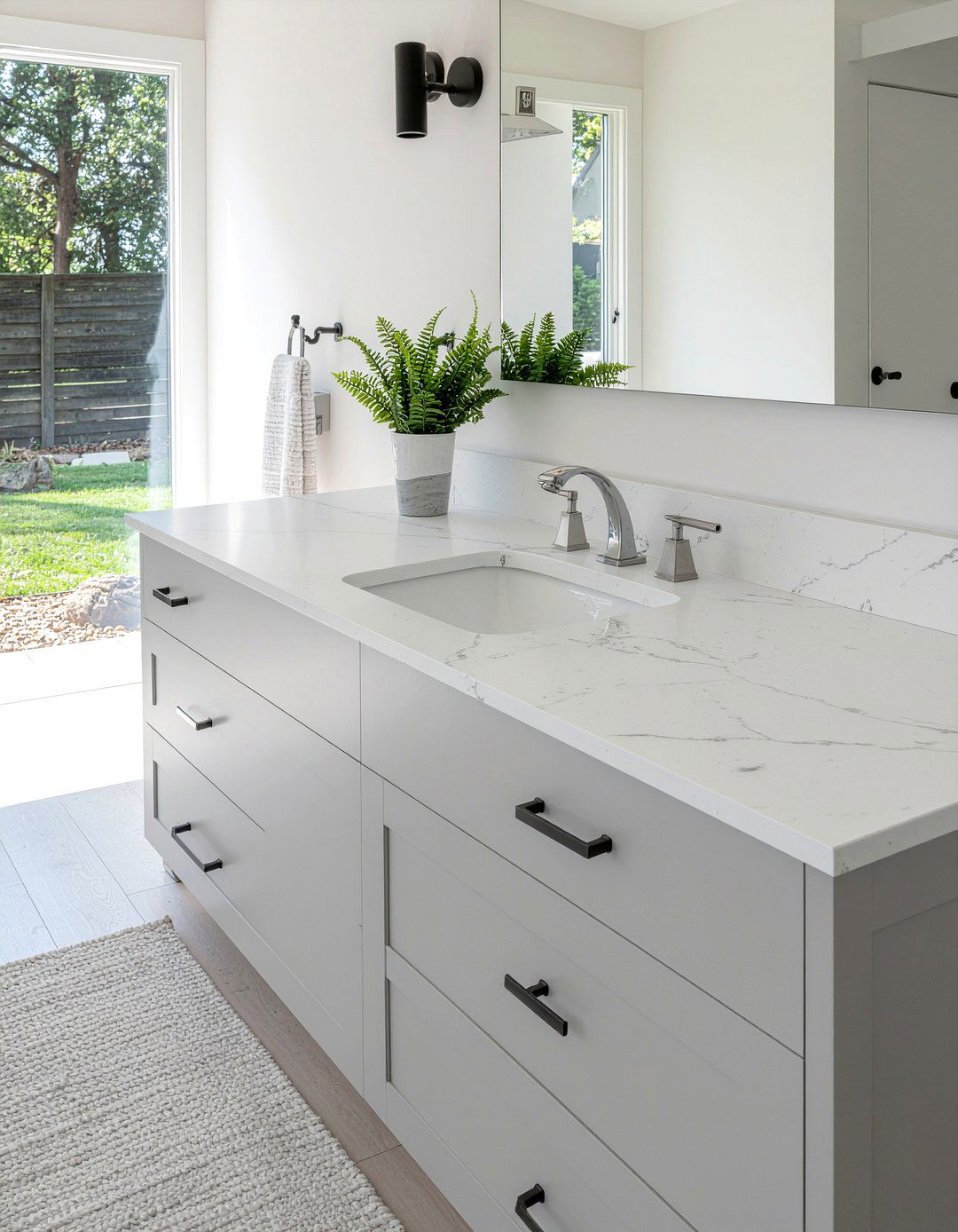 Quartz countertop bathroom vanity - 30 bathroom built-in vanity ideas