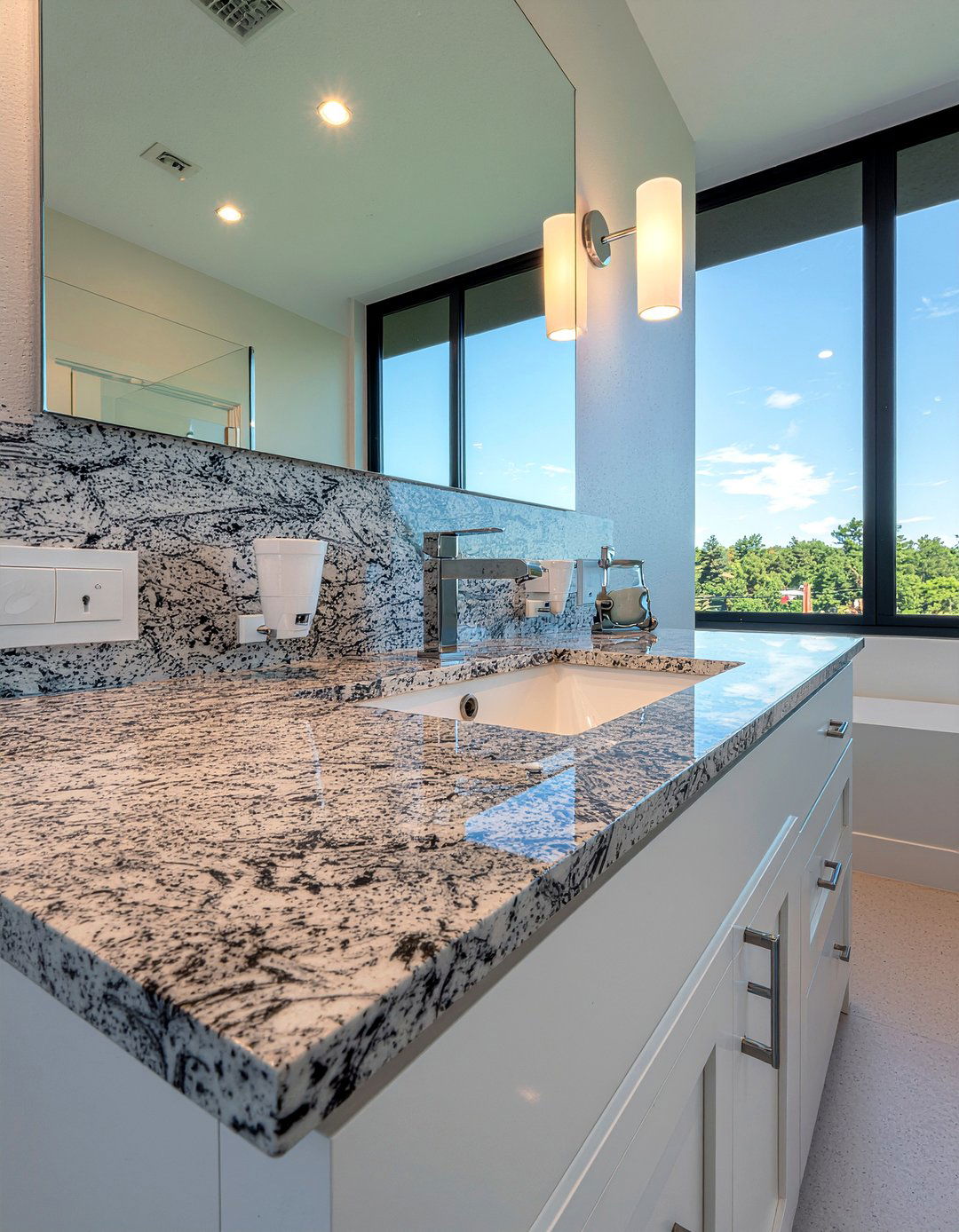 Quartz countertop vanity - 30 modern bathroom vanity ideas