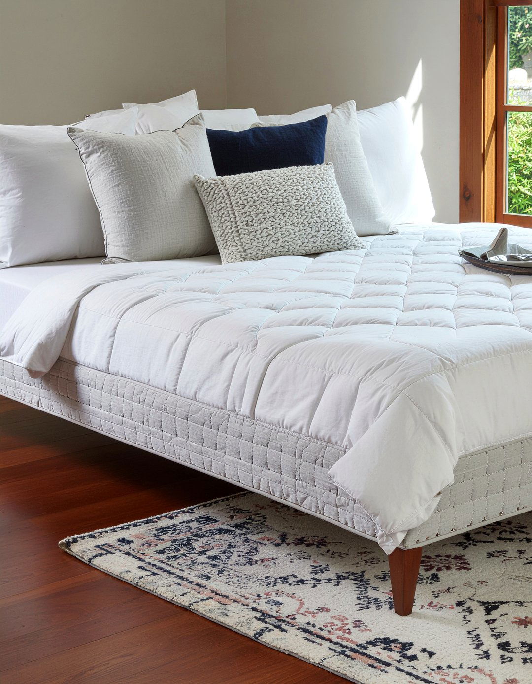 Quilted daybed - 30 quilted living room ideas