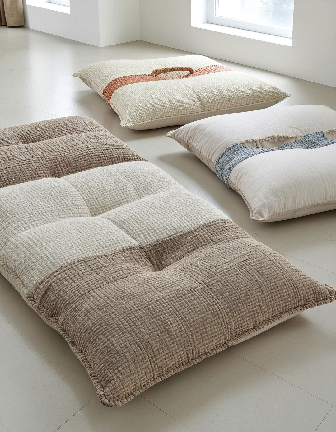 Quilted floor cushions - 30 quilted living room ideas