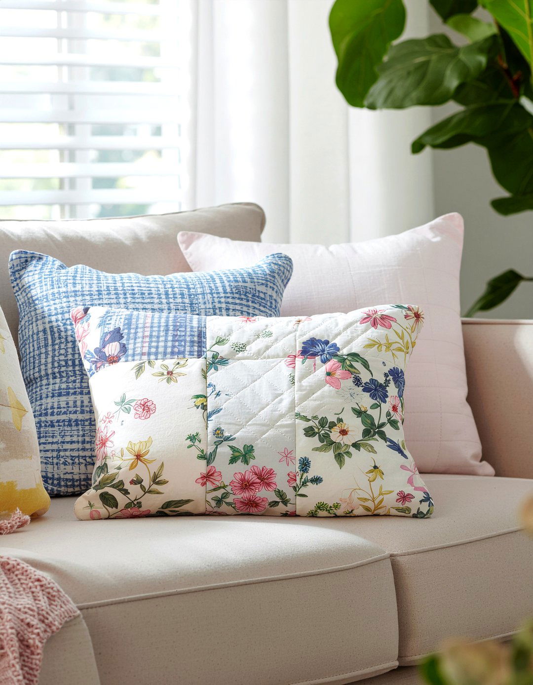 Quilted pillow covers - 30 quilted living room ideas