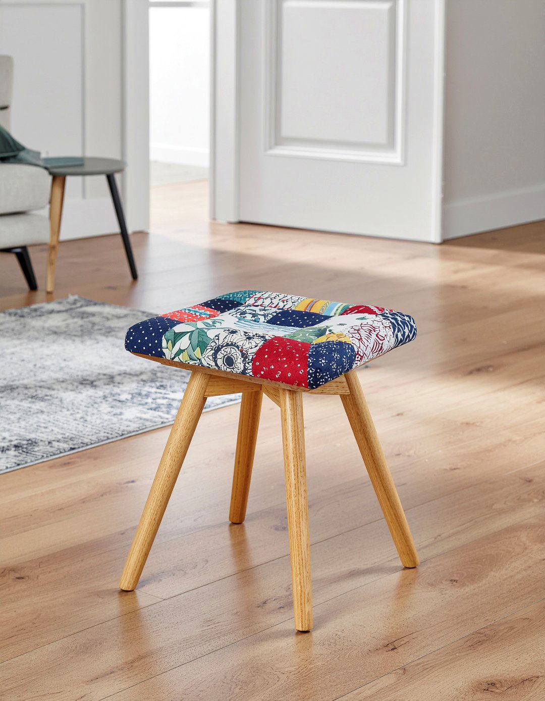 Quilted stool padding - 30 quilted living room ideas