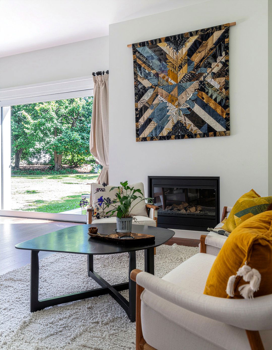 Quilted wall hanging - 30 quilted living room ideas