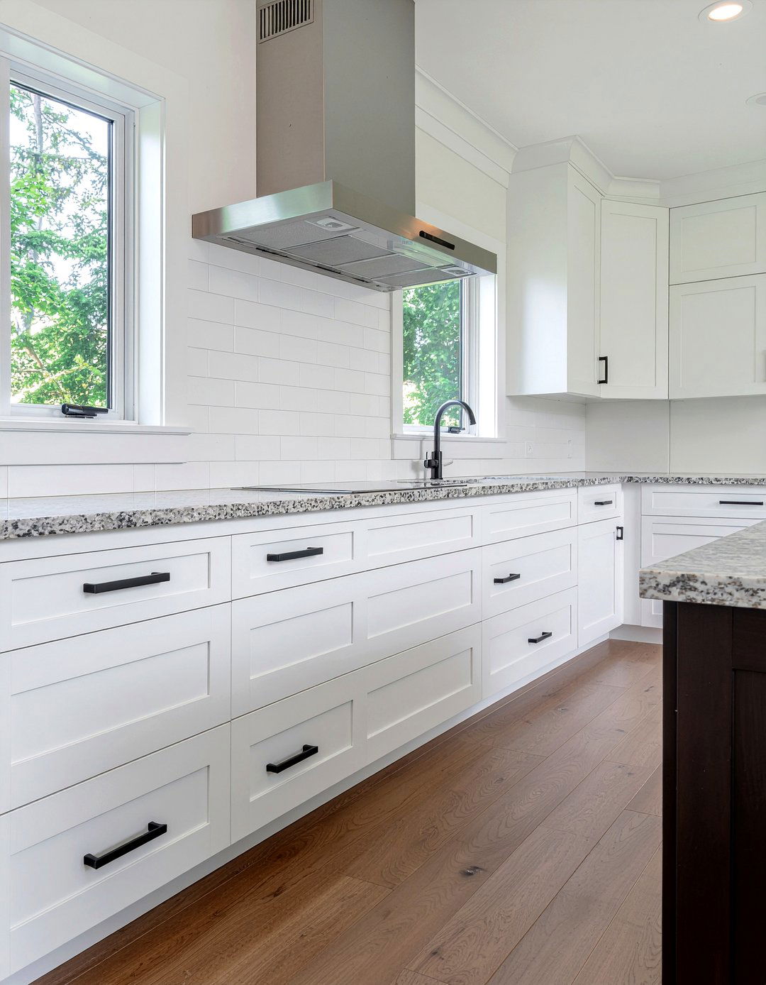 Raised panel cabinets with black hardware - 30 raised panel kitchen cabinet ideas