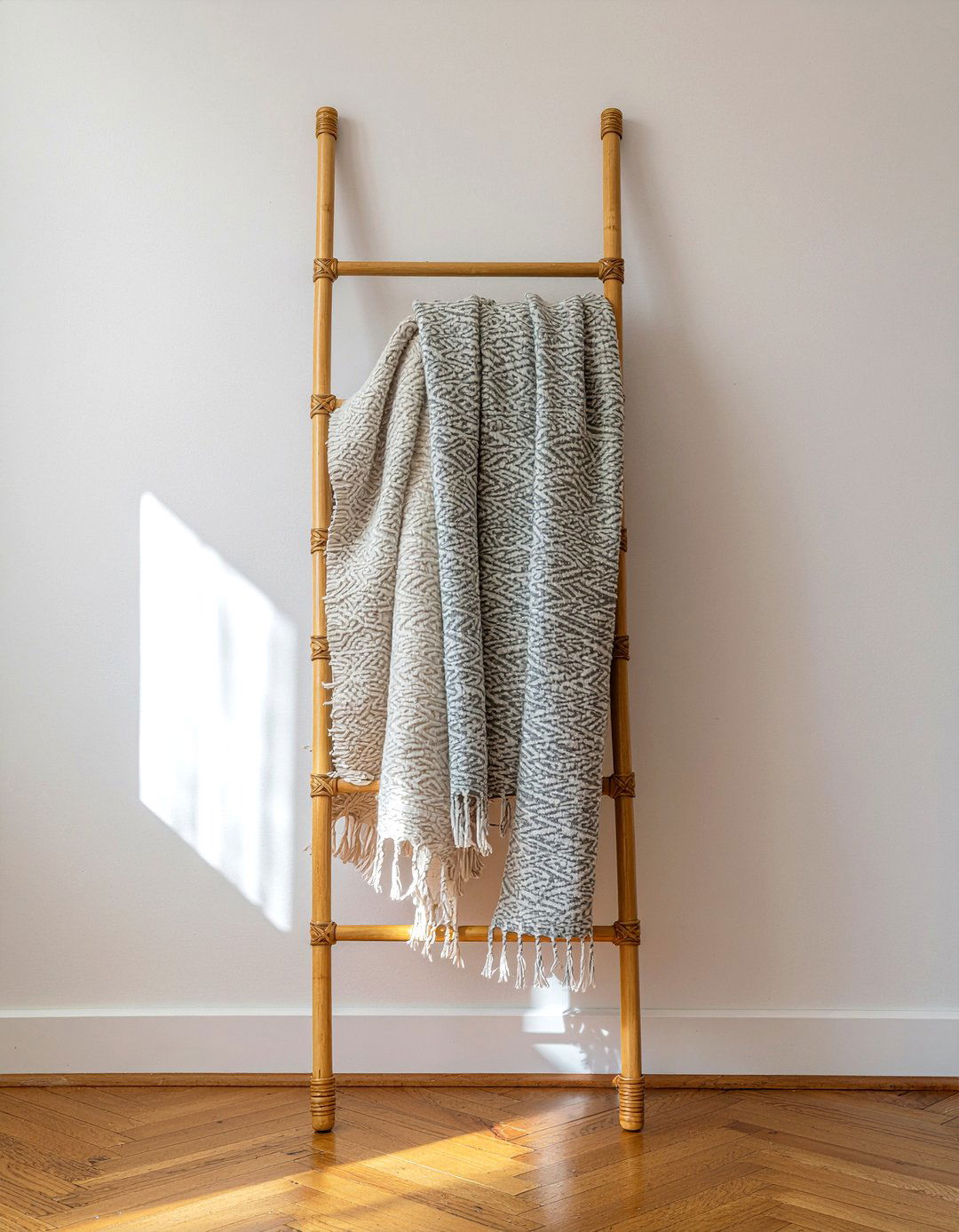 Rattan Ladder - 30 rattan living room ideas