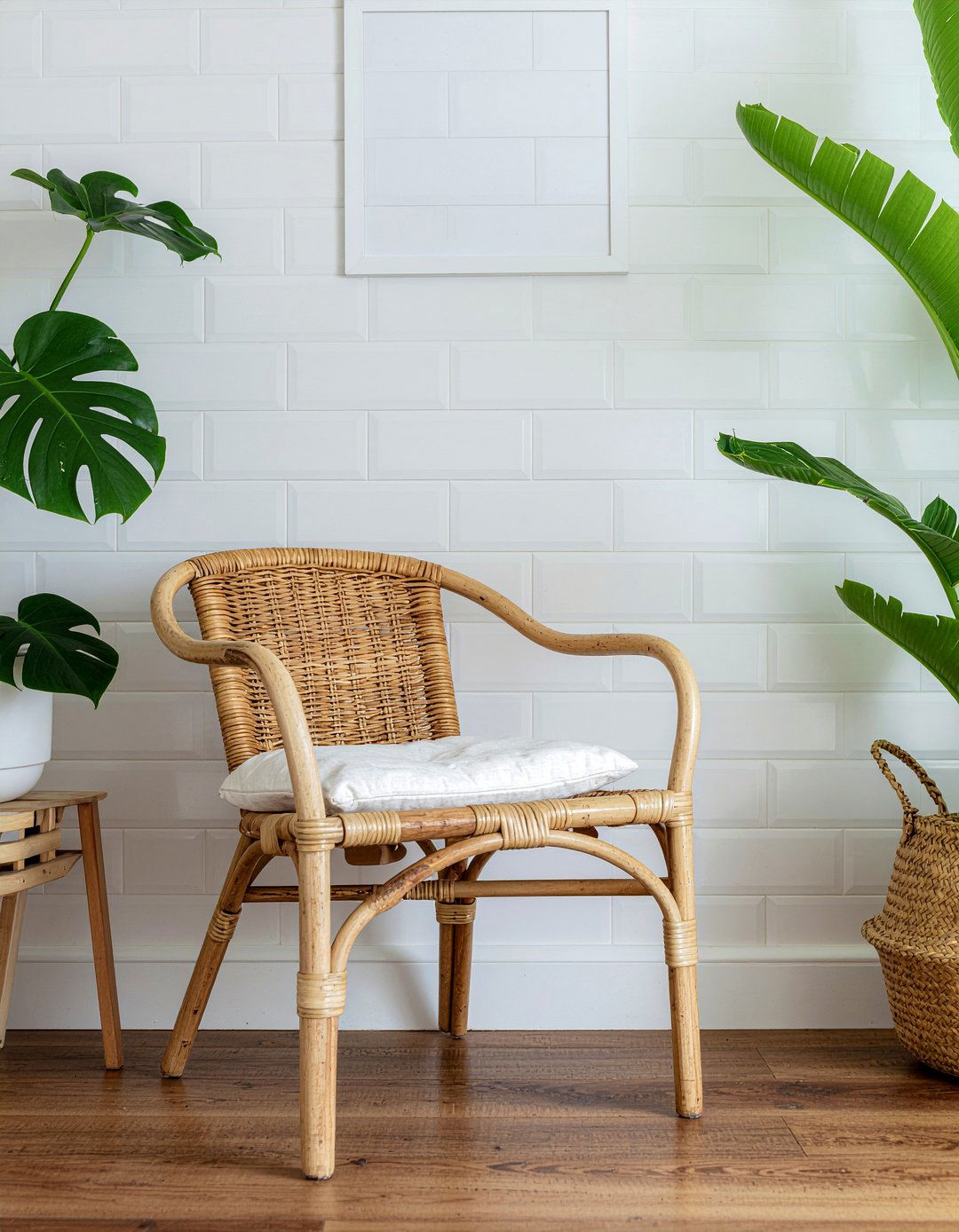 Rattan bathroom chair - 30 bathroom chair ideas