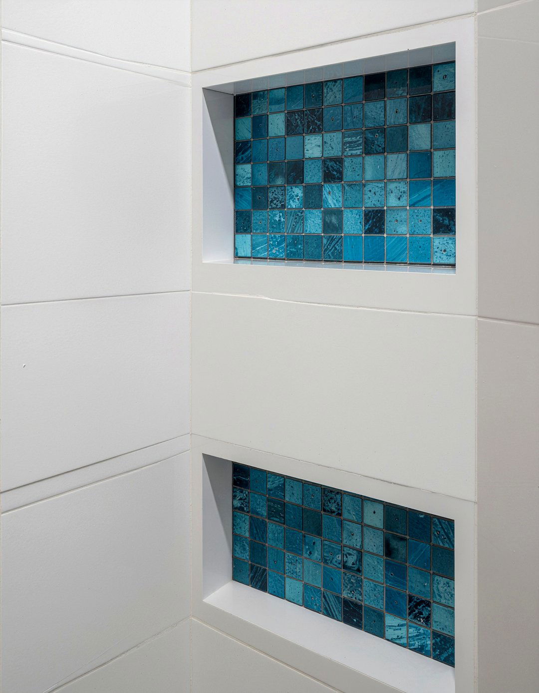 Recessed Wall Niche - 30 small bathroom remodel ideas