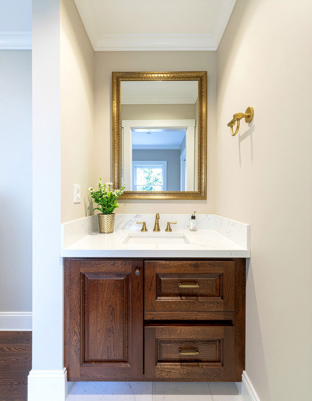 Recessed medicine cabinet - 30 bathroom classic element ideas
