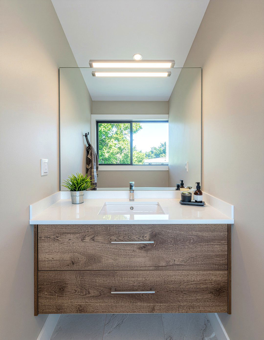 Recessed medicine cabinet - 30 bathroom built-in ideas