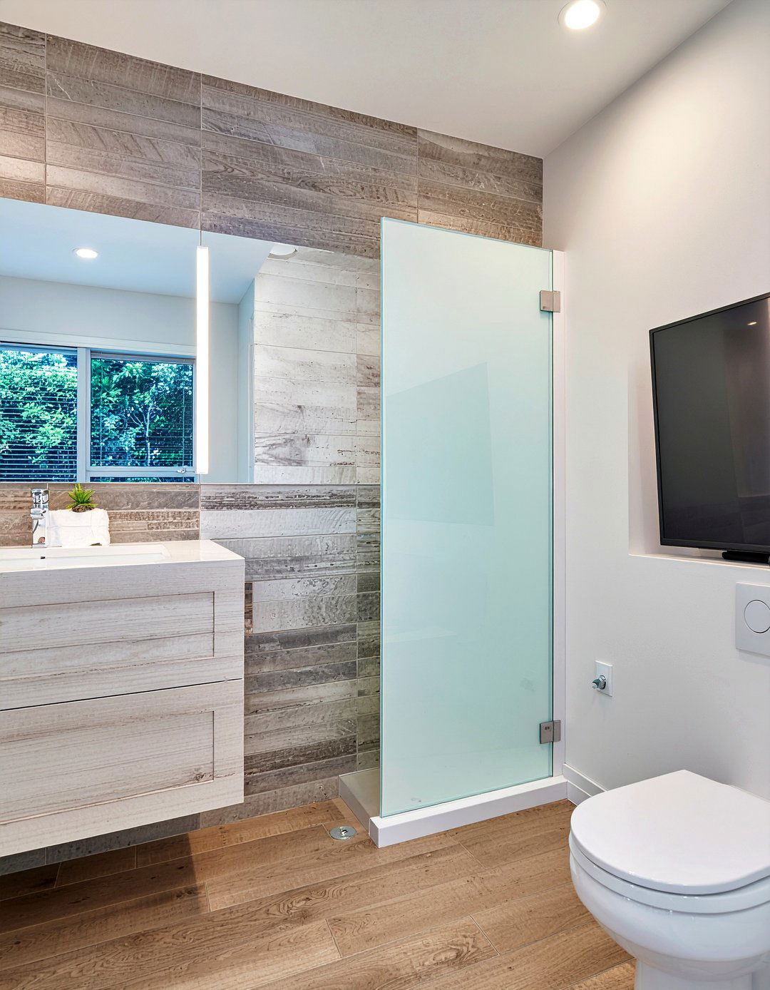 Recessed mirror TV - 30 bathroom mirror TV ideas