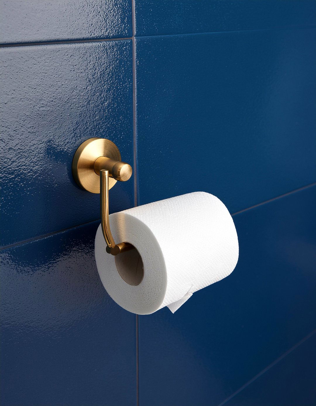 Recessed toilet paper holder - 30 bathroom built-in ideas