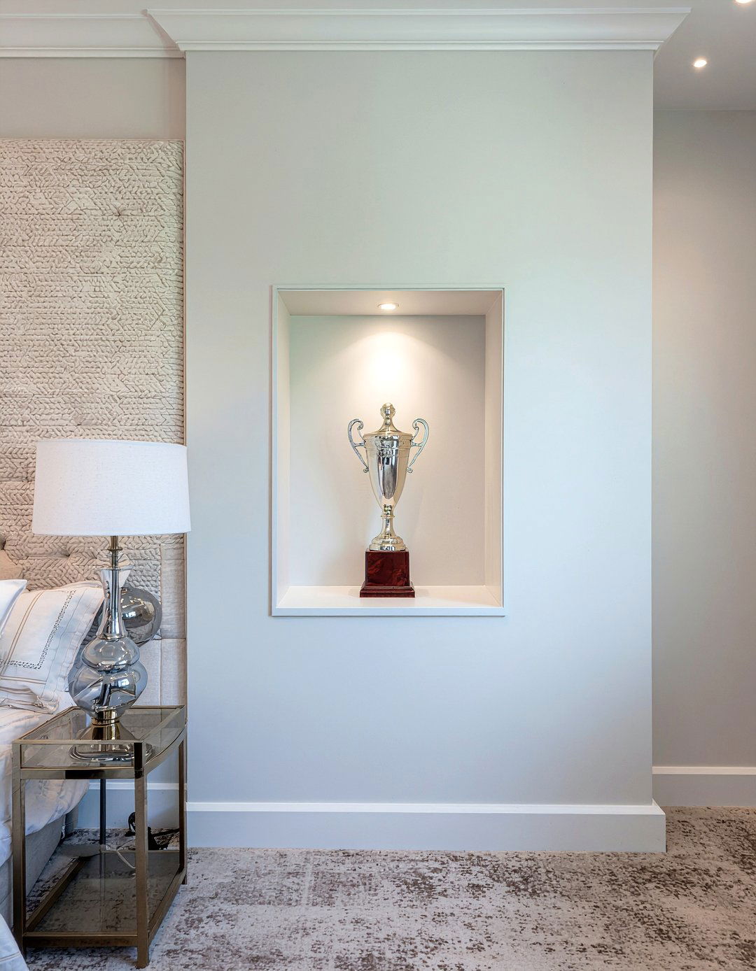 Recessed wall niche - 30 bedroom award display ideas