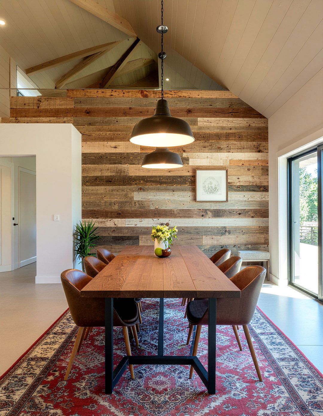 Reclaimed Wood Wall - 30 dining room material ideas