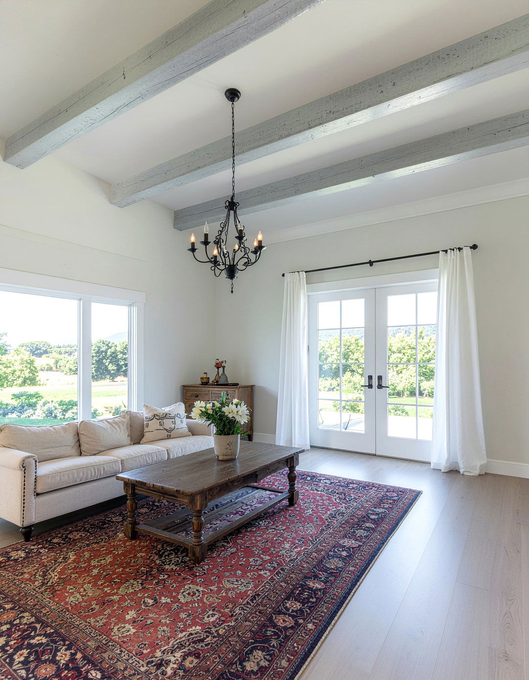 Reclaimed wood ceiling beams - 30 exposed beam living room ideas