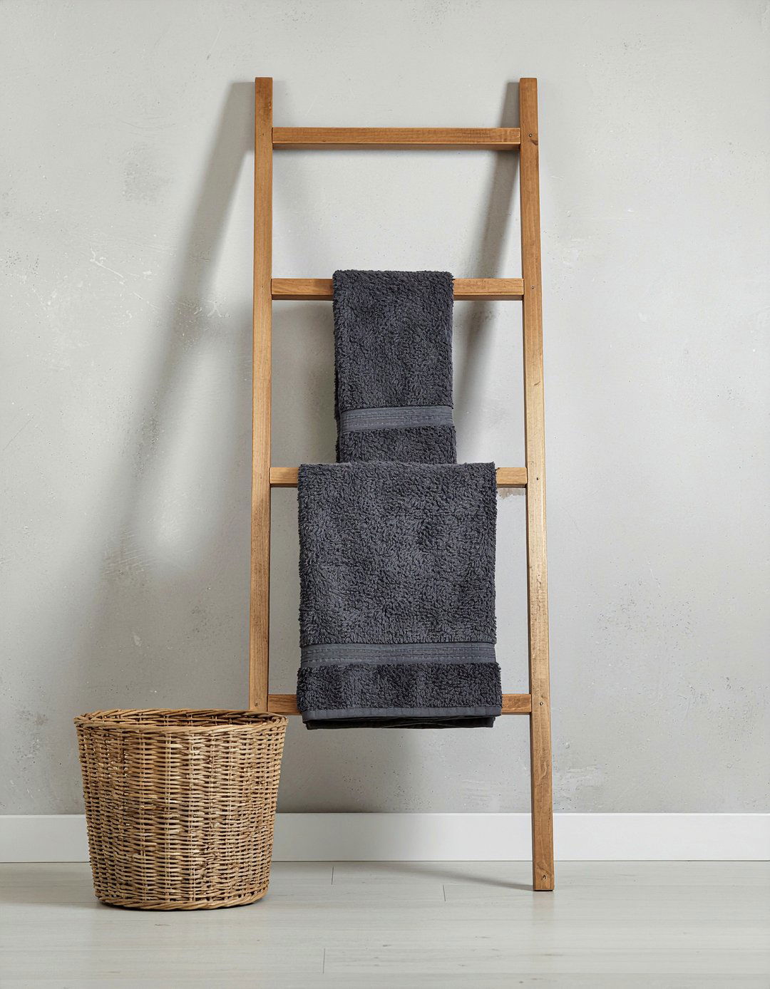 Reclaimed wood ladder towel rack - 30 reclaimed wood bathroom ideas