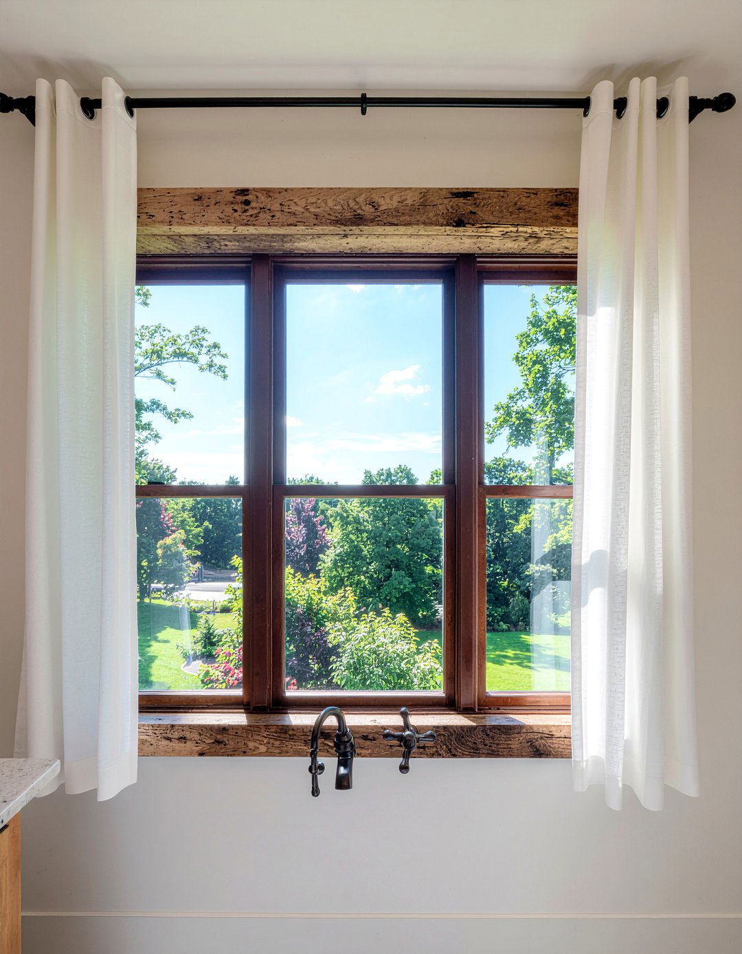 Reclaimed wood window trim - 30 reclaimed wood bathroom ideas