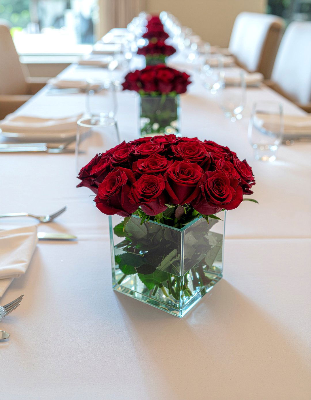 Red Rose Centerpiece - 30 dining room fresh flower ideas