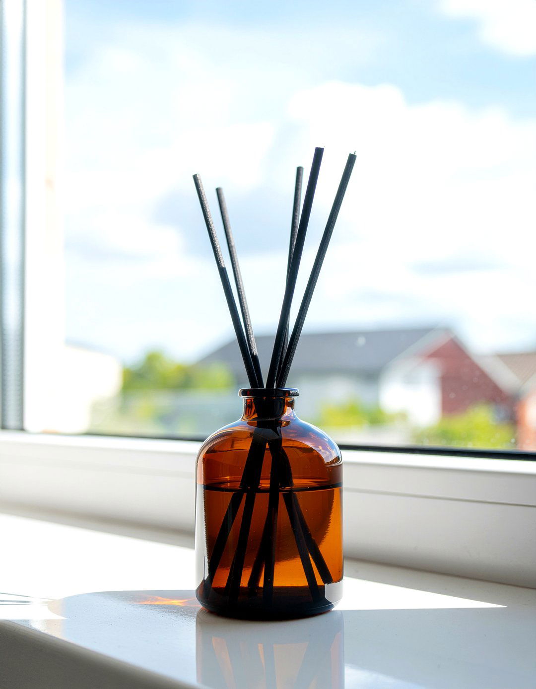 Reed diffuser with sticks - 30 bathroom diffuser ideas