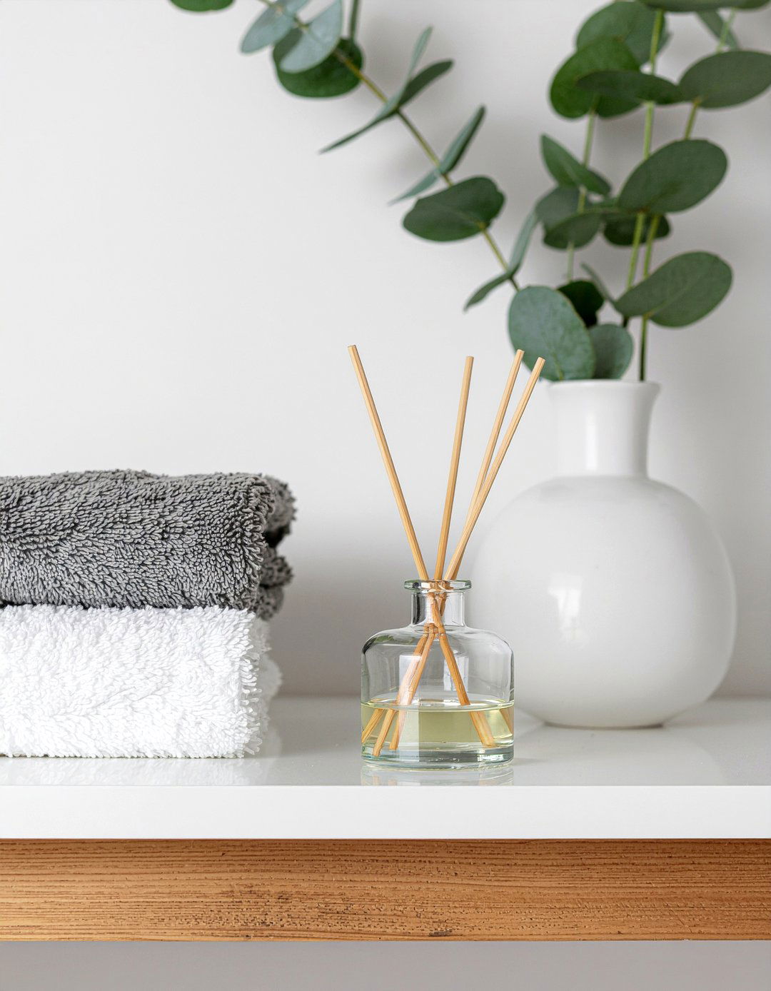 Reed diffusers - 30 bathroom scent ideas