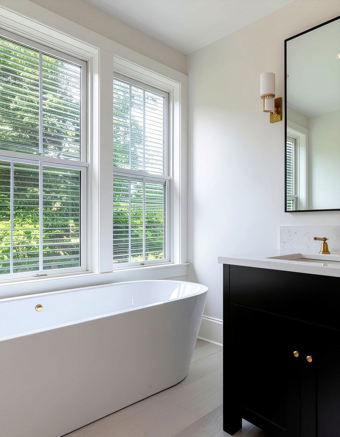 Reeded glass bathroom window - 30 bathroom privacy window ideas