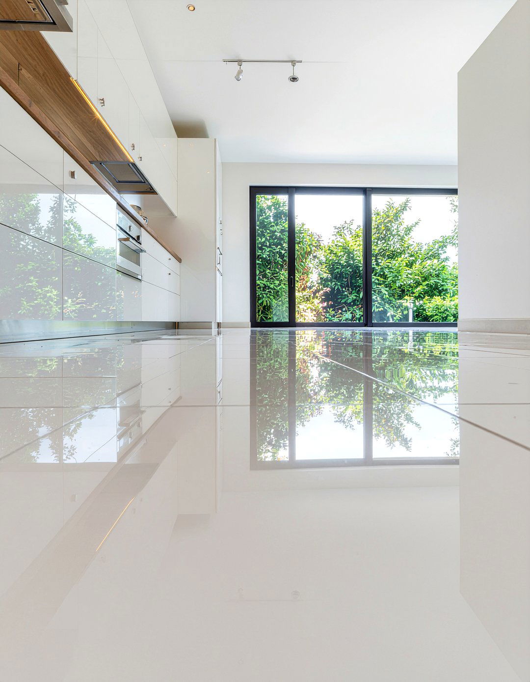 Reflective Floor Tiles - 30 bright kitchen ideas