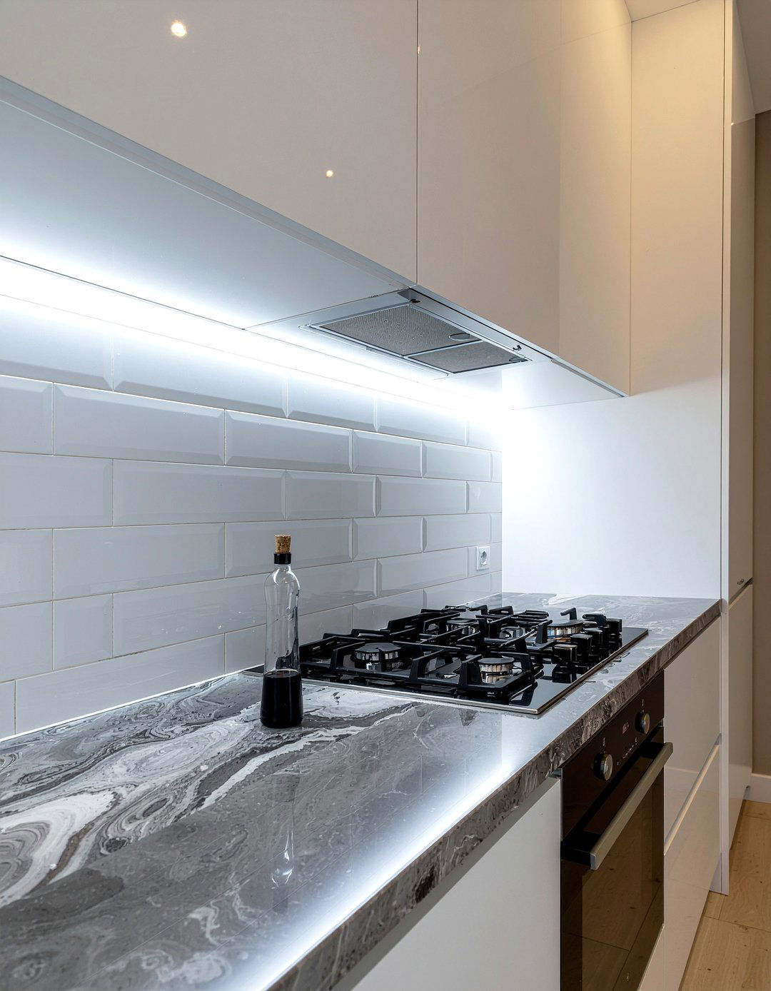 Reflective Glass Brick Backsplash - 30 mirror backsplash kitchen ideas