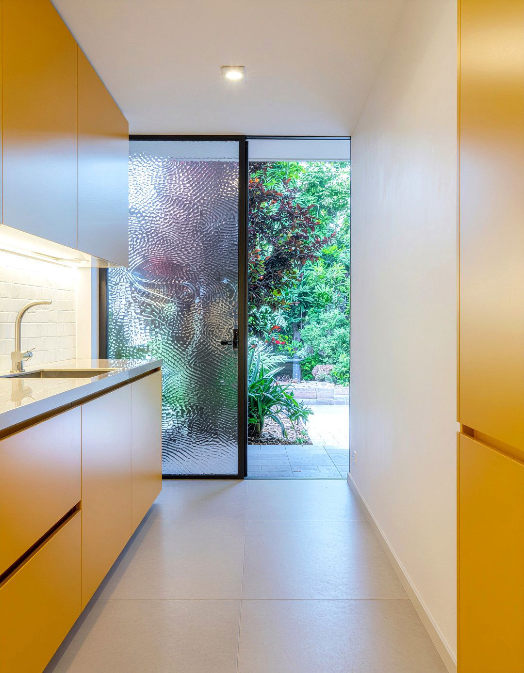 Ribbed glass kitchen doors - 30 kitchen door ideas