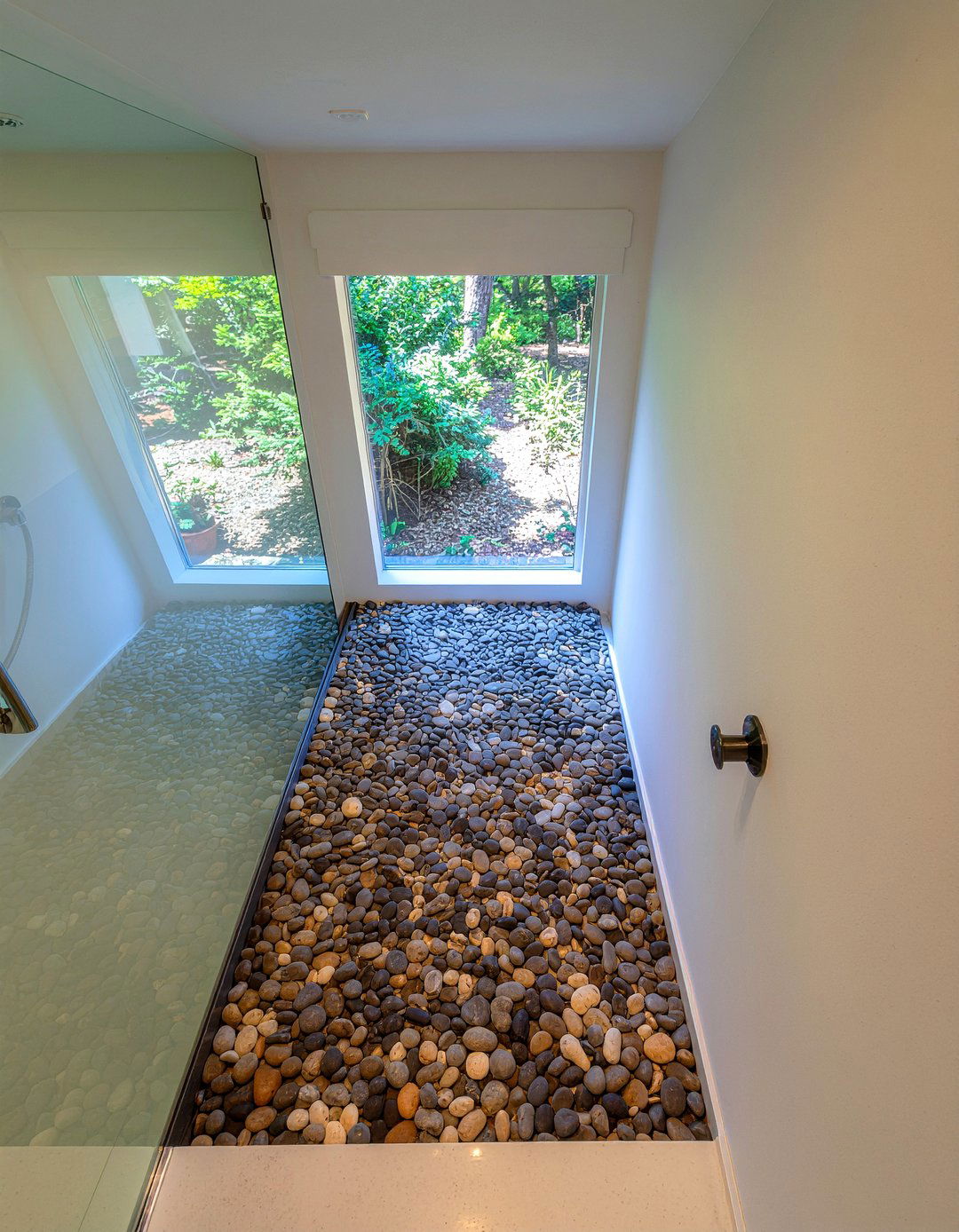 River Rock Floor - 30 lodge bathroom ideas