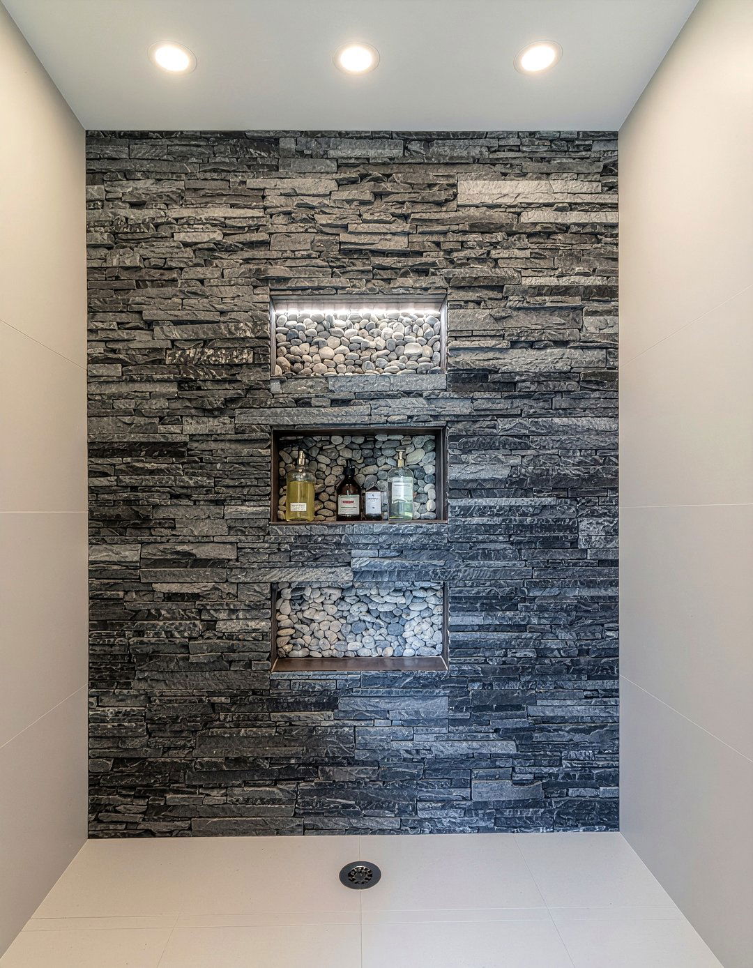River Rock Shower Niche - 30 river rock bathroom ideas