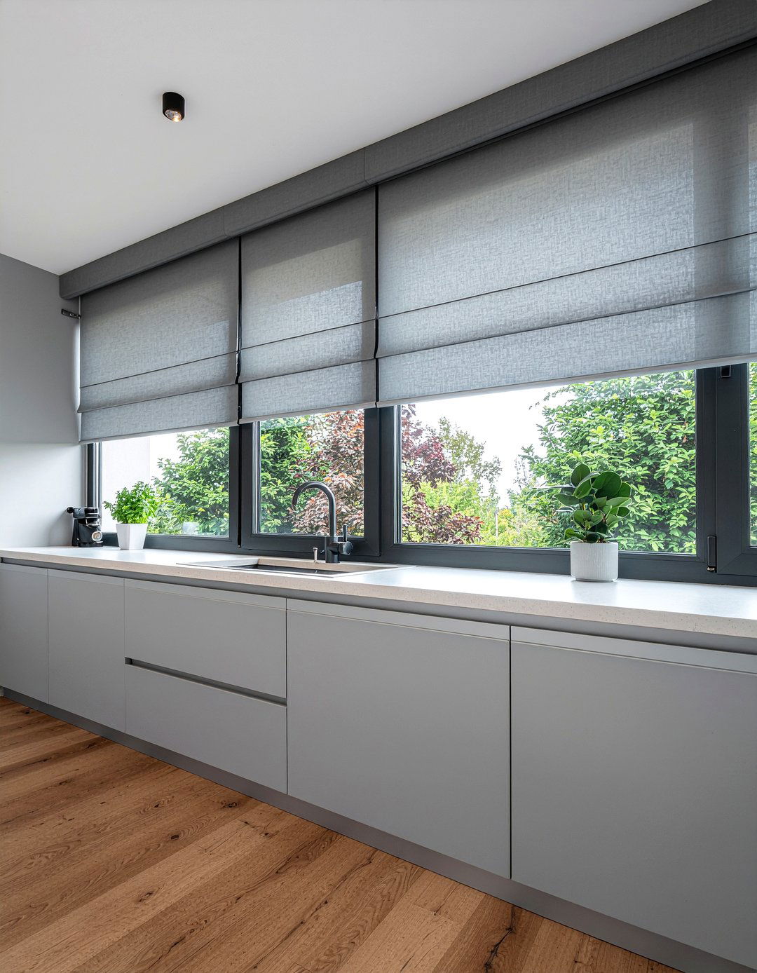 Roller Blinds - 30 kitchen window treatment ideas