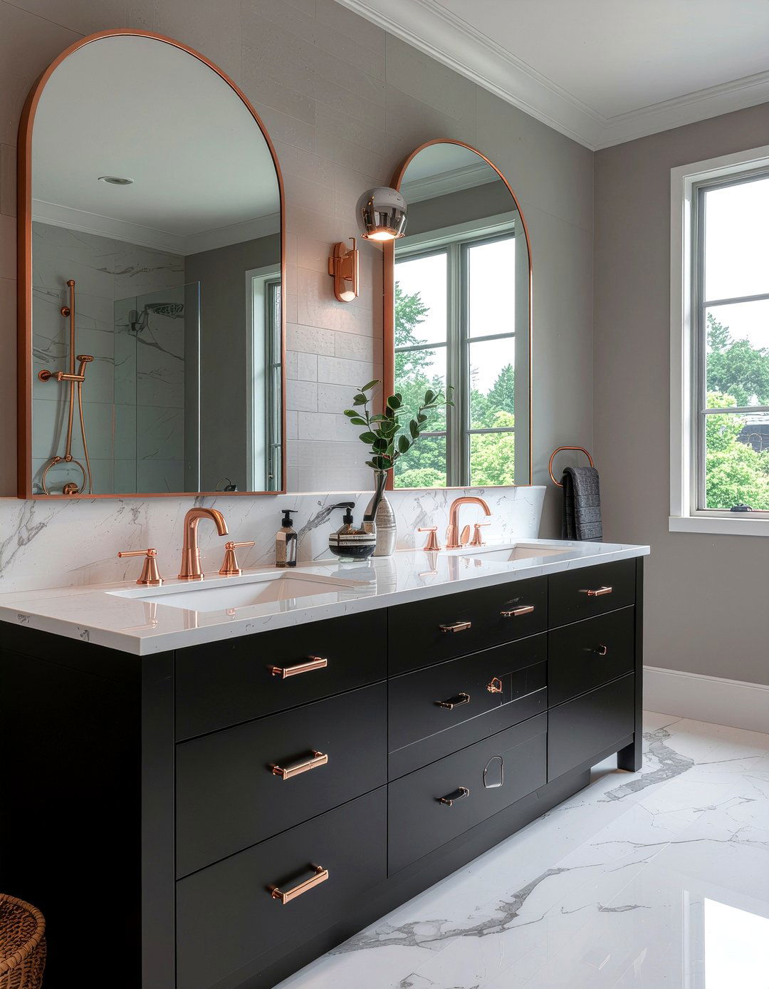 Rose gold and matte black - 30 mixed metal bathroom ideas