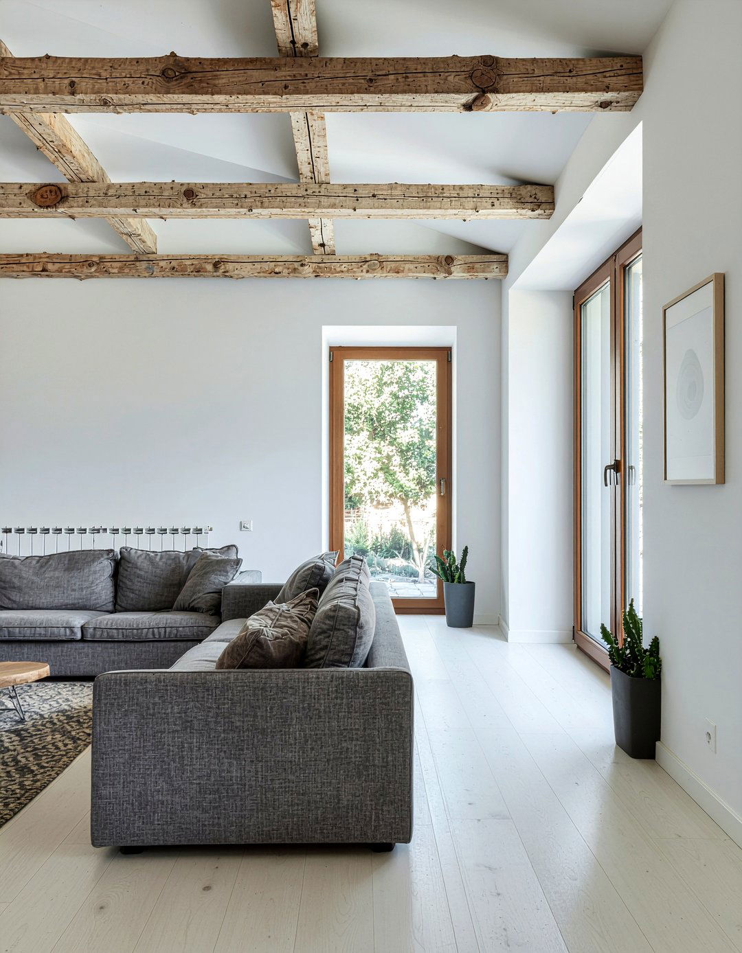 Rough sawn timber beams - 30 exposed beam living room ideas