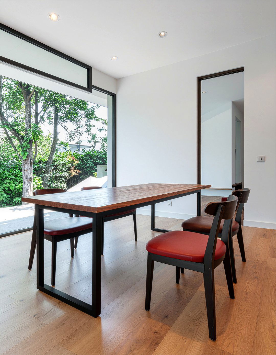 Round And Square Back Chairs - 30 mixed dining chair ideas