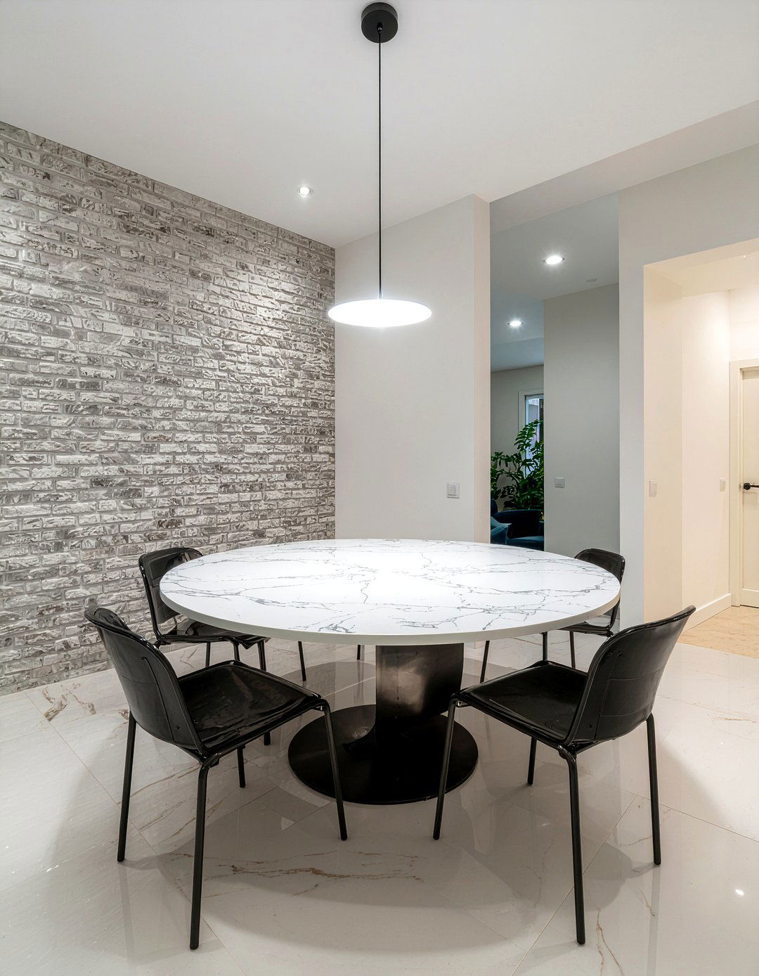 Round Marble Dining Table - 30 Parisian dining room ideas